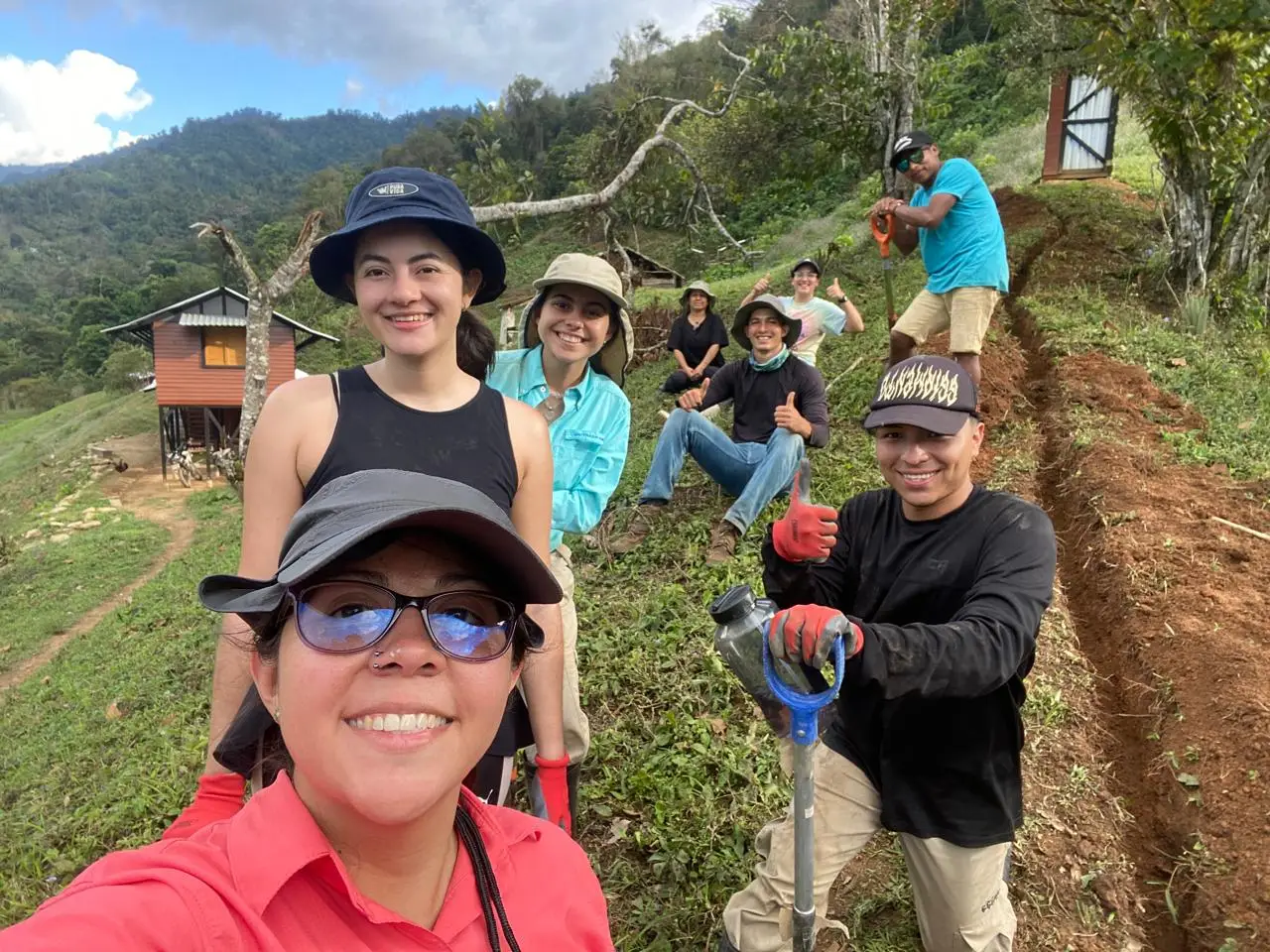 Youth volunteers in Costa Rica with Global Greentalist